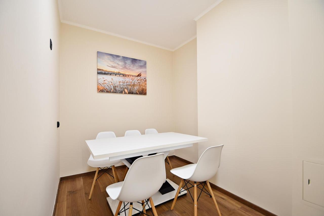 Wola Apartment Warschau Buitenkant foto